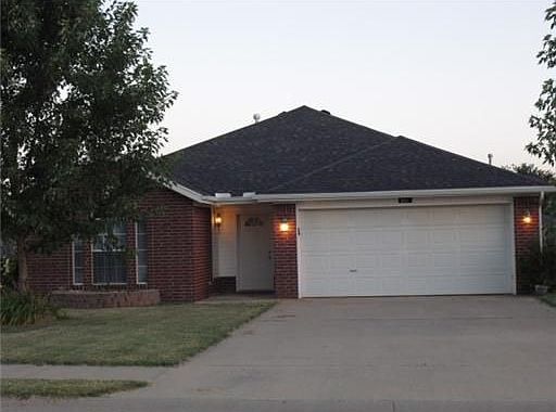 2nd image of 851 Honeysuckle Dr