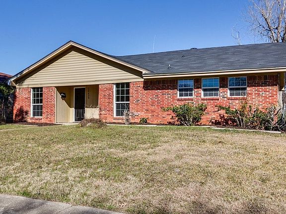 3rd image of 10429 Castlerock Dr