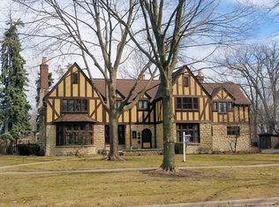 106 Le Grande Blvd, Aurora, IL 60506