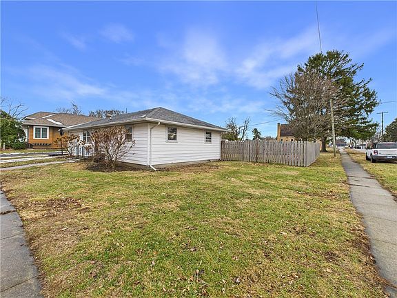 2nd image of 104 W North St