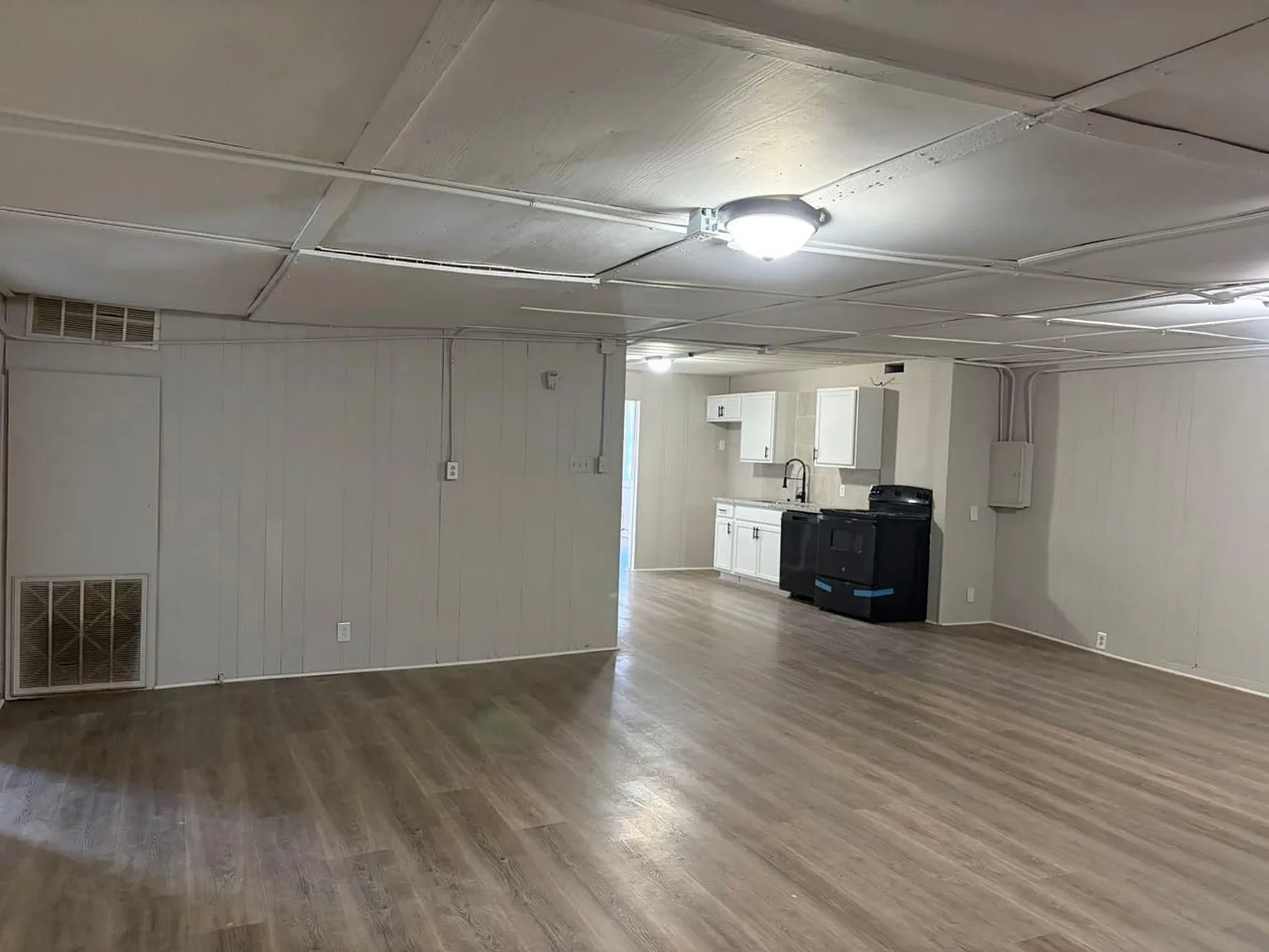 4 bed, 2.0 bath, 759 sqft, $1,850 — Photo 4