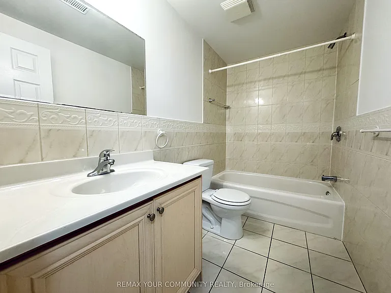 2417 Dundas St W #B1 — Photo 9