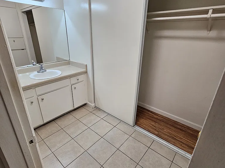 HARVARD APARTMENTS — Photo 12