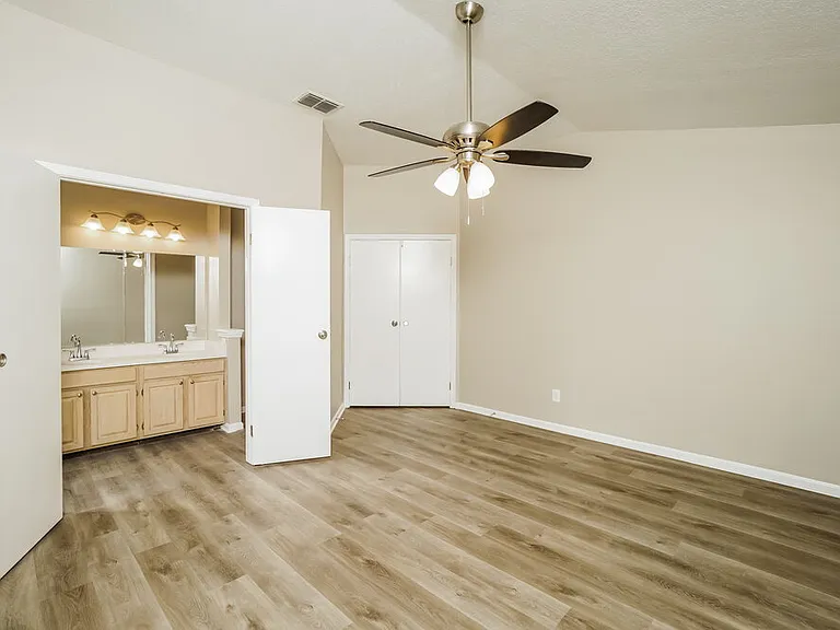 10415 Copperwood Dr — Photo 12