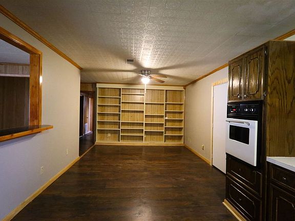 5th image of 210 Dorothy Dr