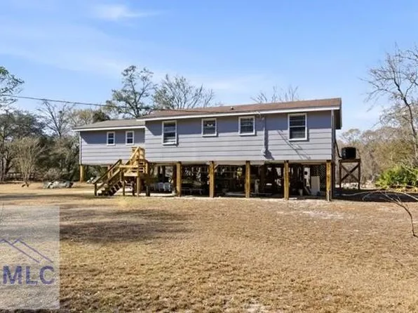 1362 Warners Lndg, Hortense, GA 31543