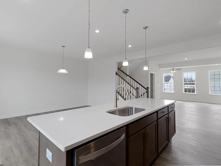 39 Dover Ct — Photo 8