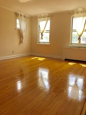 Rented by Halvatzis Realty | media 1