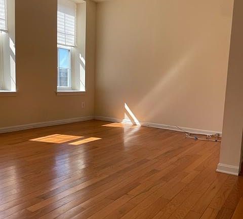 4th image of 1806 Thames St Unit 15