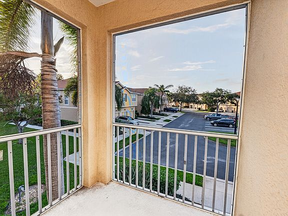 4th image of 3685 Parkridge Cir