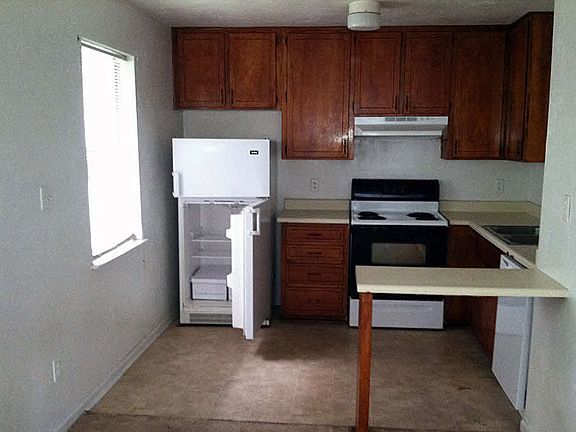 3rd image of 306 White Dr APT C1