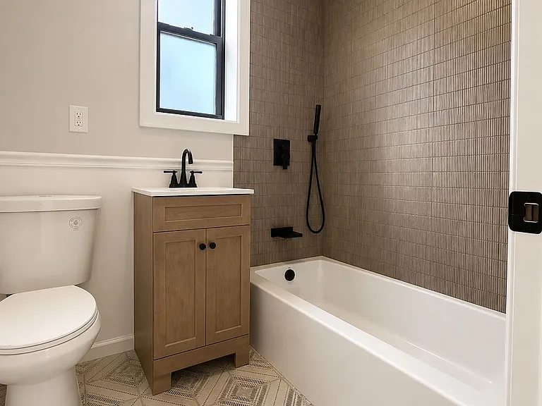 6127 Fieldston Rd — Photo 2
