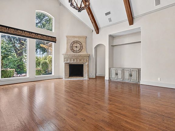 5th image of 6032 Burgundy Rd