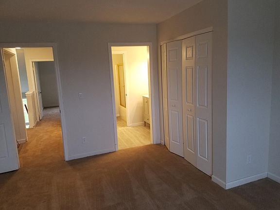 5th image of 52 Westhaven Dr