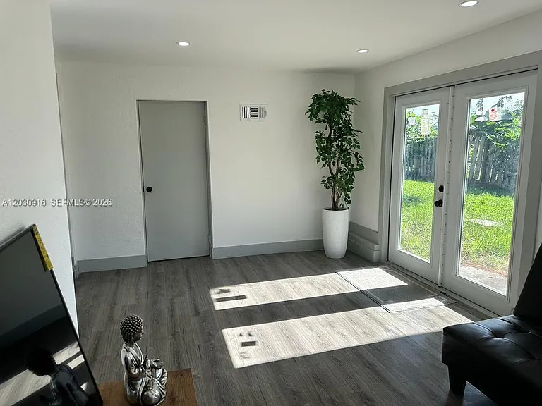 1029 SW 1st Ave — Photo 11