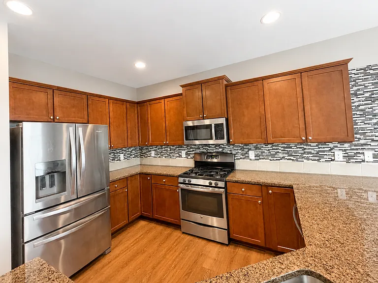 1313 28th St NW — Photo 5