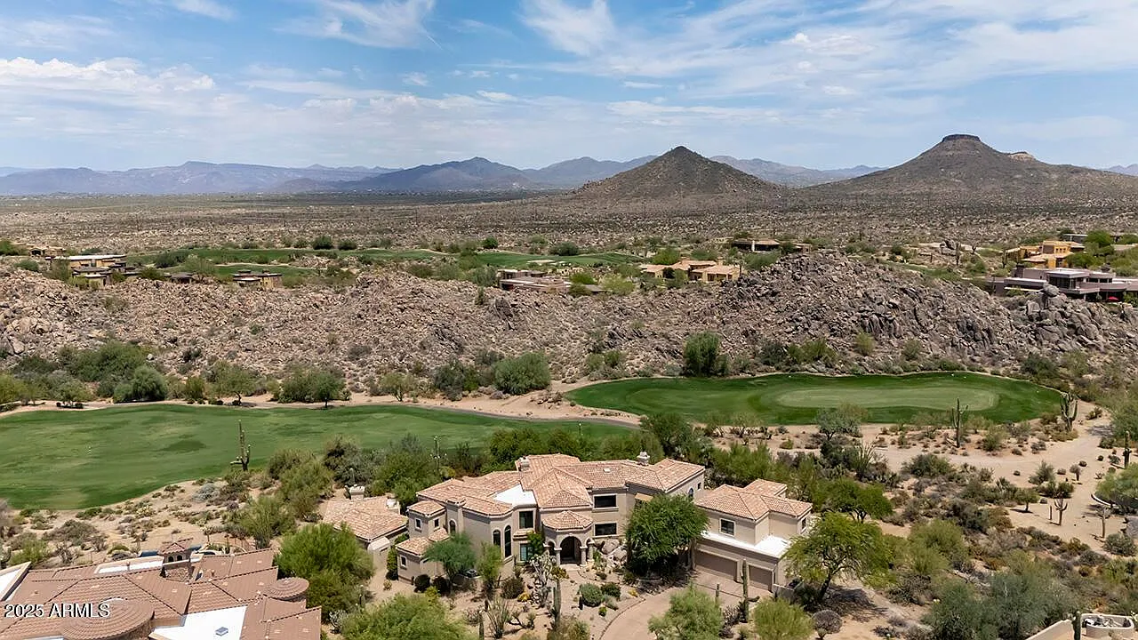 6 bed, 7.5 bath, 7185 sqft, $11,995 — Photo 2