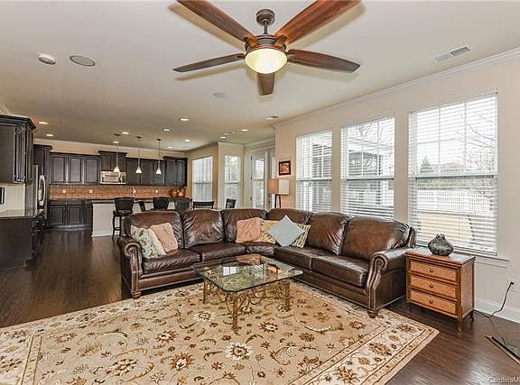5th image of 167 Rainberry Dr