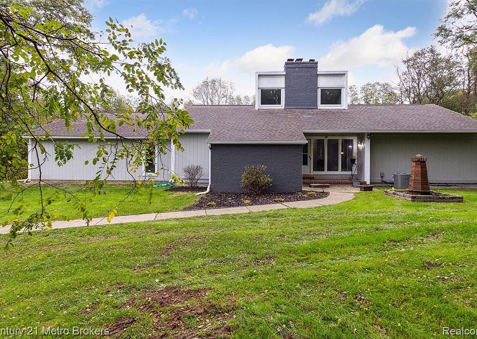 10111 White Lake Rd, Fenton, MI 48430 MLS 20230086754 Zillow