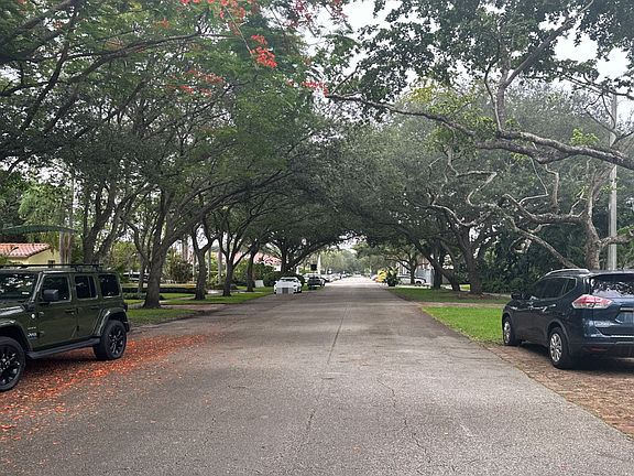 4th image of 120 NE 100th St