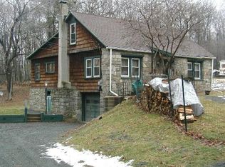 215 Shiny Mountain Rd, Greentown, PA 18426