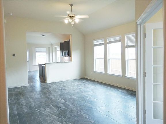 3rd image of 14230 Medina Dr