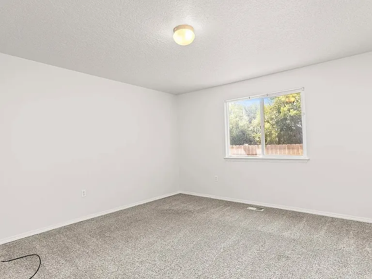 3907 N Abbott St — Photo 16