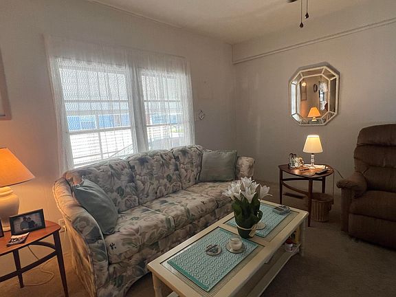 5th image of 8381 SE Skylark Avenue