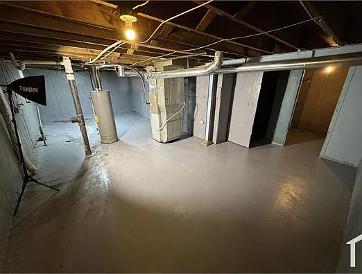 3 bed, 1080 sqft, $1,300 — Photo 2