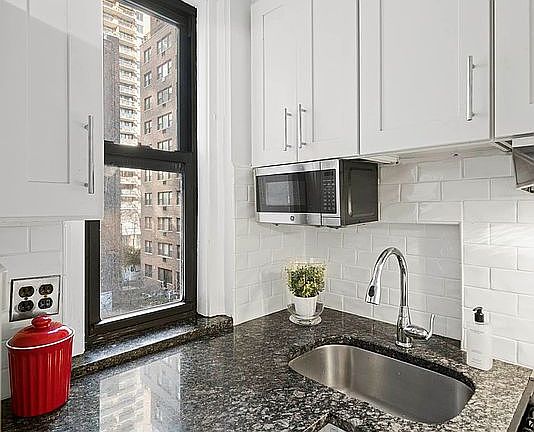 5th image of 333 E 53rd St APT 4C