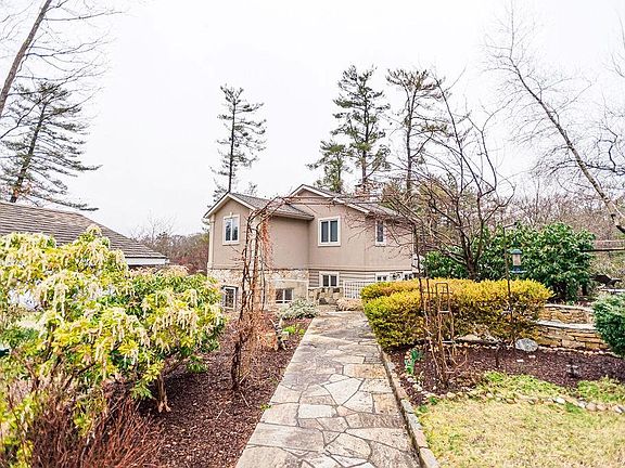 3rd image of 19 Pine Ln