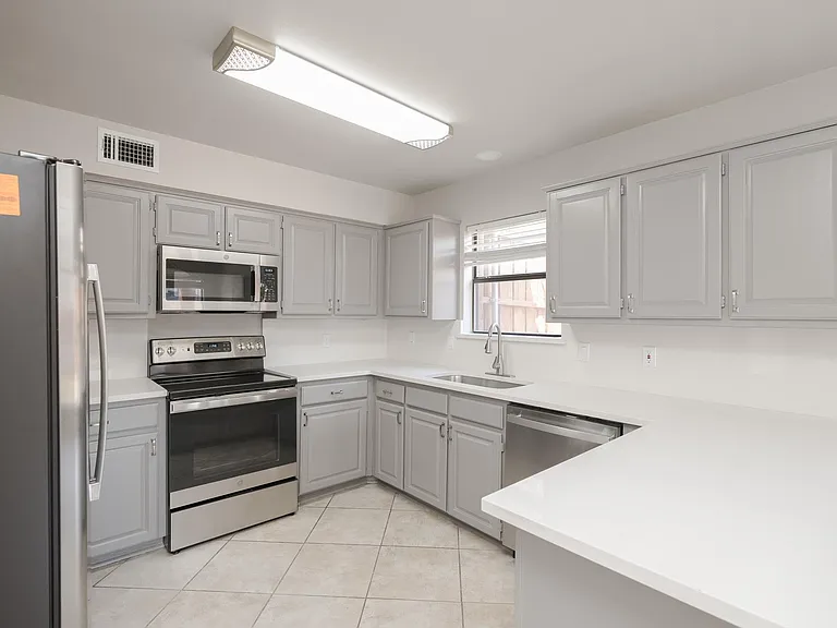 532 Lake Forest Dr — Photo 14