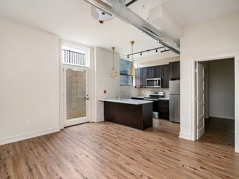 875 Michigan Ave — Photo 5