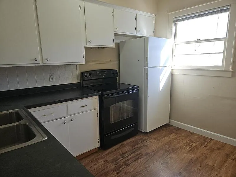 3 bed, 1.0 bath, 1300 sqft, $1,299 — Photo 4