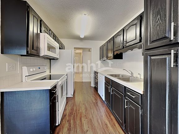 3rd image of 115 Haven Grove Trl