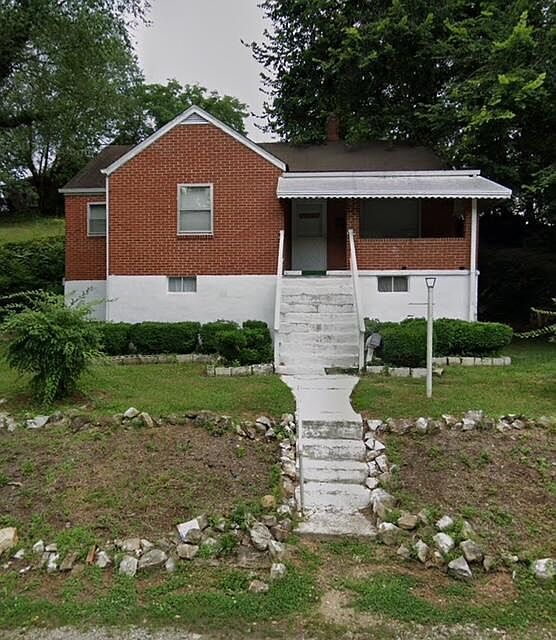 1st image of 102 Carver Ave NW