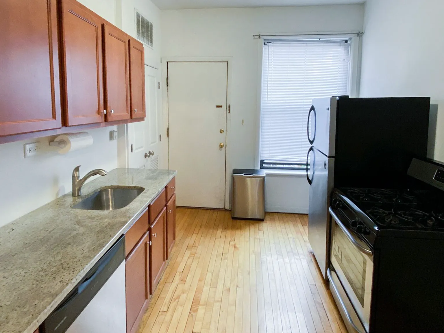 1 bed, 1.0 bath, $2,495 — Photo 2