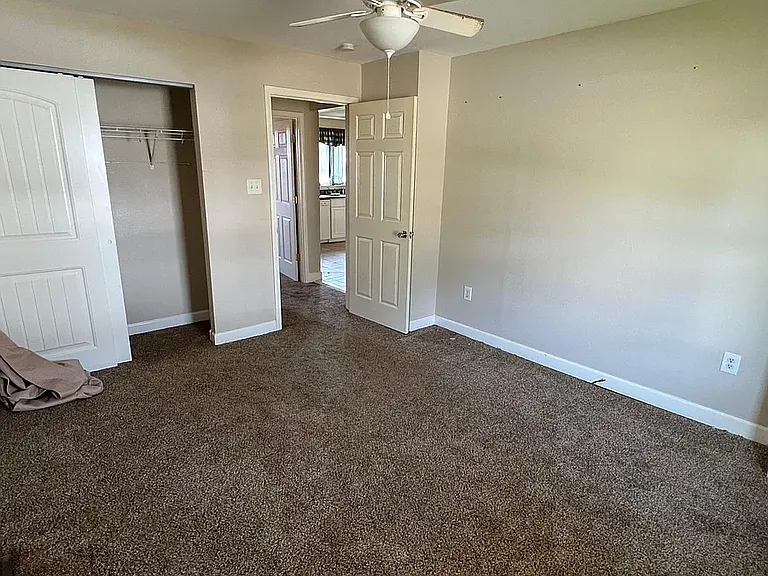 830 Moore St — Photo 10