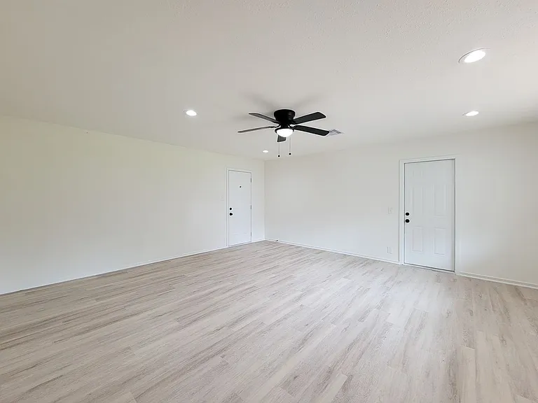 301 Cypress St — Photo 33