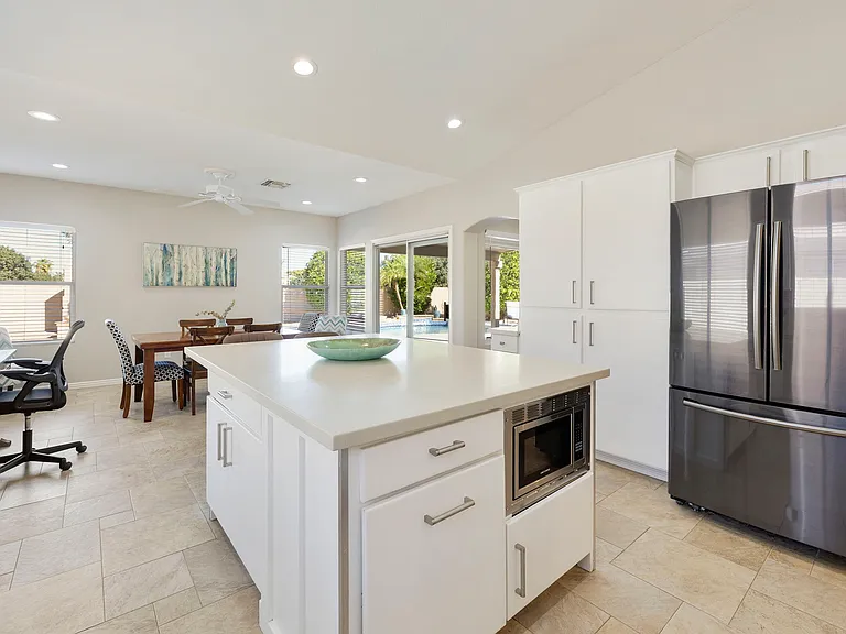 842 W Cooley Dr — Photo 11