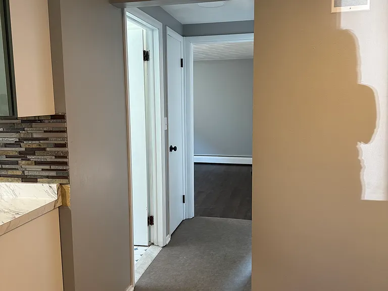 246 Montrose Ave #2 — Photo 10
