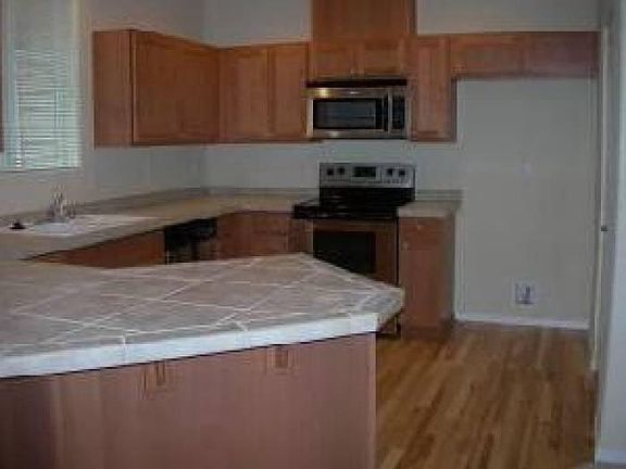 4th image of 2055 Garry Oaks Ave
