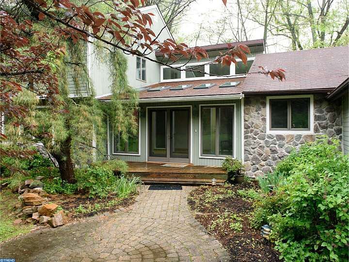 1st image of 217 Woodland Dr