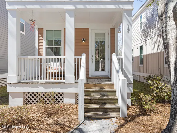 2207 Government St #17, Ocean Springs, MS 39564