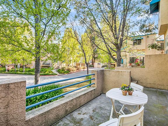 4th image of 418 Galleria Dr APT 3