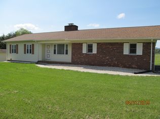 921 Pipers Gap Rd, Mount Airy, NC 27030