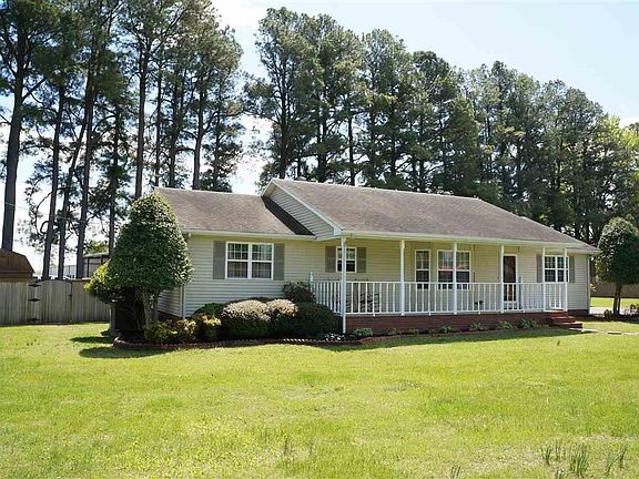 3rd image of 2207 Bel Air Cir