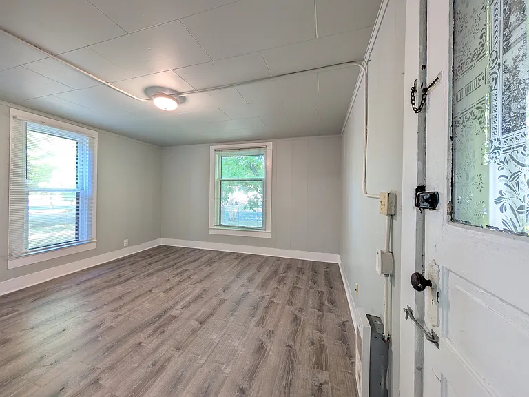 433 SW 5th St — Photo 12