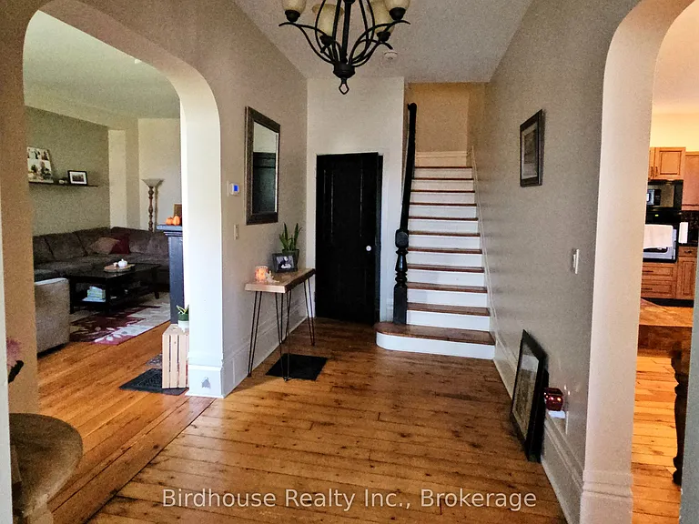 123 William St N — Photo 7