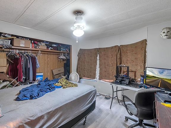 3rd image of 609 Oaklanding Cir